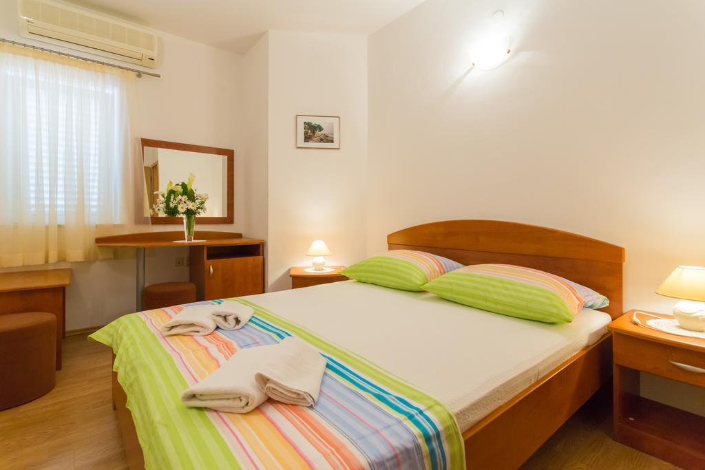 Apartments Slavica Pomena Exteriér fotografie